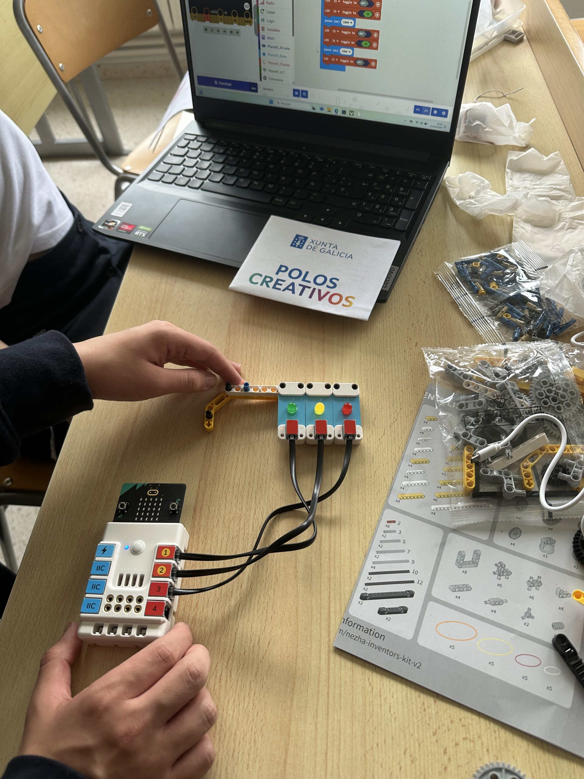 ninos_programando_microbit_polos_creativos