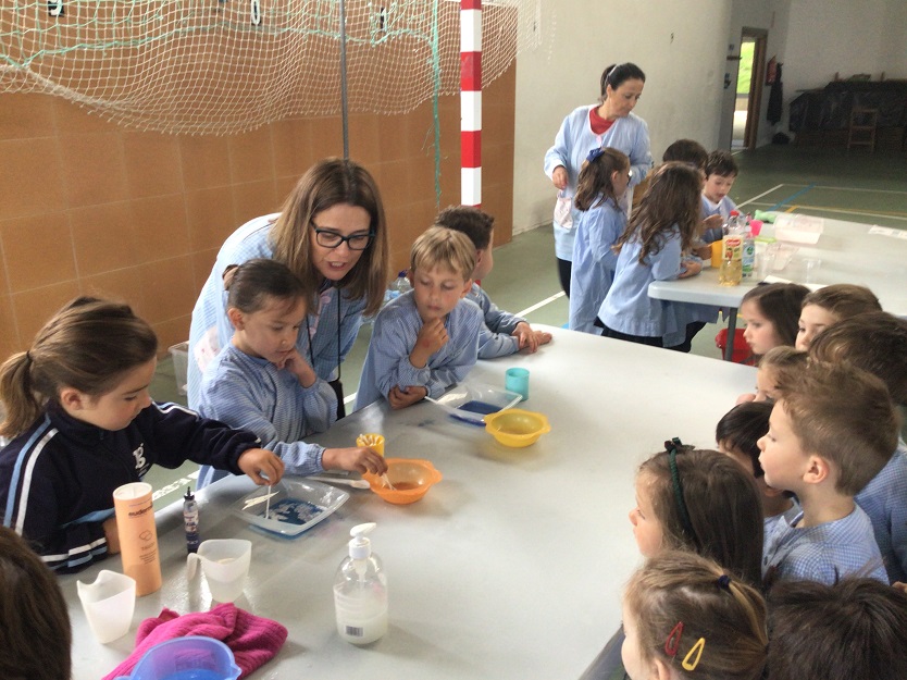 colegio_hijas_cristo_rey_feria_ciencias_infantil